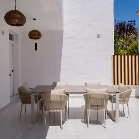Modern 3 Bedroom Walking Distance To Puerto Banus شقة *