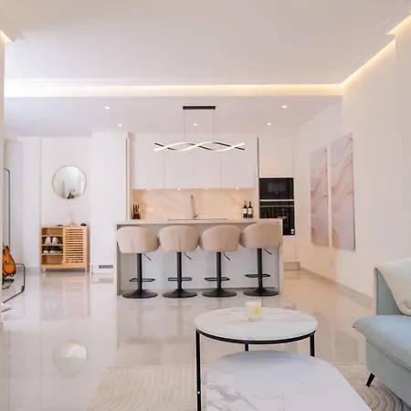 Modern 3 Bedroom Walking Distance To Puerto Banus شقة ماربيا