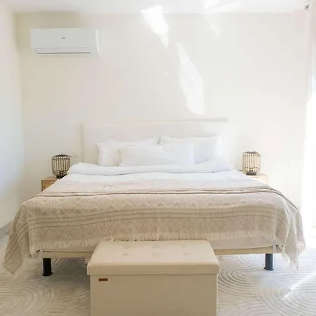 Modern 3 Bedroom Walking Distance To Puerto Banus شقة