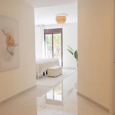 Modern 3 Bedroom Walking Distance To Puerto Banus *