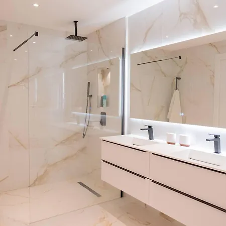 Modern 3 Bedroom Walking Distance To Puerto Banus شقة ماربيا