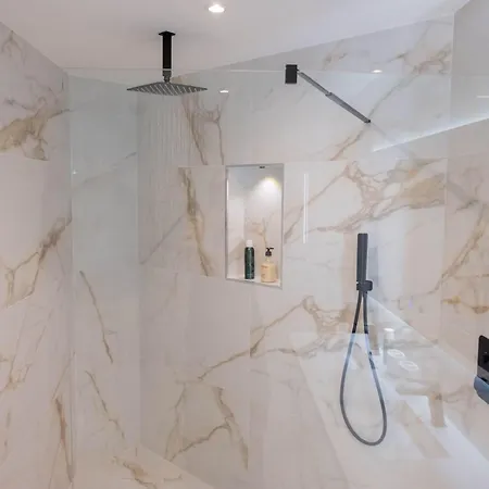 Modern 3 Bedroom Walking Distance To Puerto Banus ماربيا
