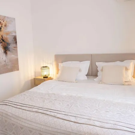 Modern 3 Bedroom Walking Distance To Puerto Banus شقة